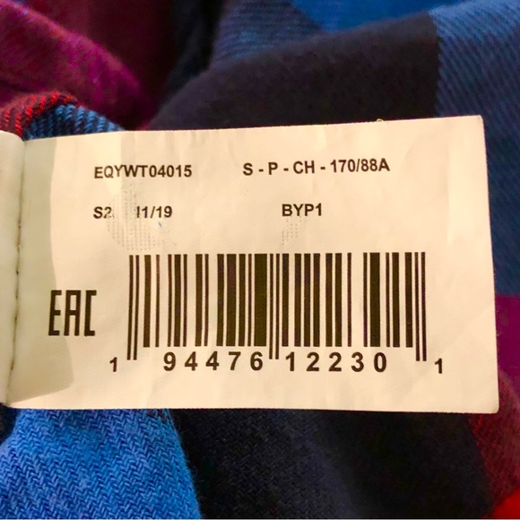 Quicksilver Plaid ButtonUp Longsleeve Flannel Chest Pocket Curved Hem Size Small - Picture 4 of 16